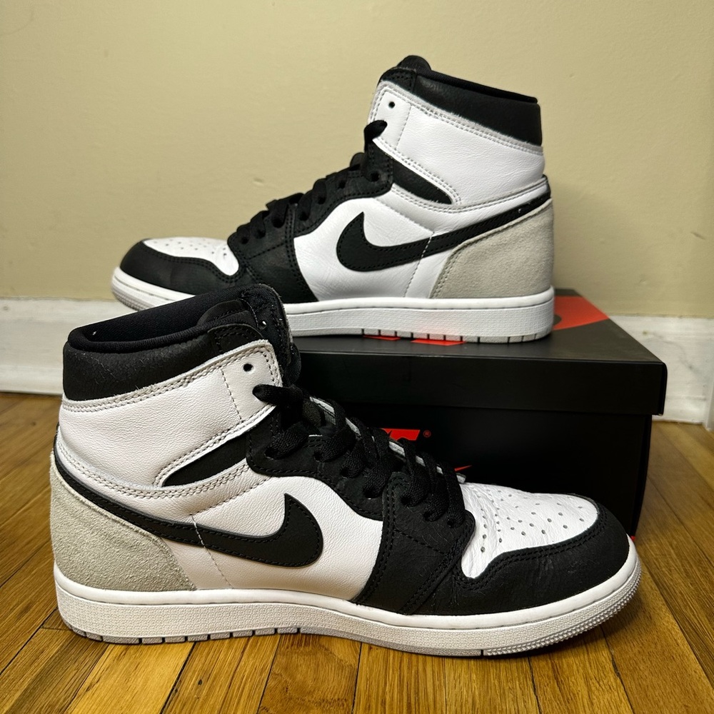 Jordan 1 Retro High OG Bleached Coral Size Mens
US 9 Black White and Grey